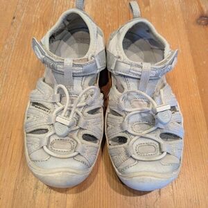 Keen Kids' Moxie Silver and White Sandals